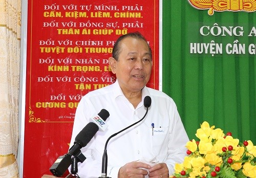Phó Thủ tướng Trương Hòa Bình trao quà Tết tại Long An - ảnh 1
